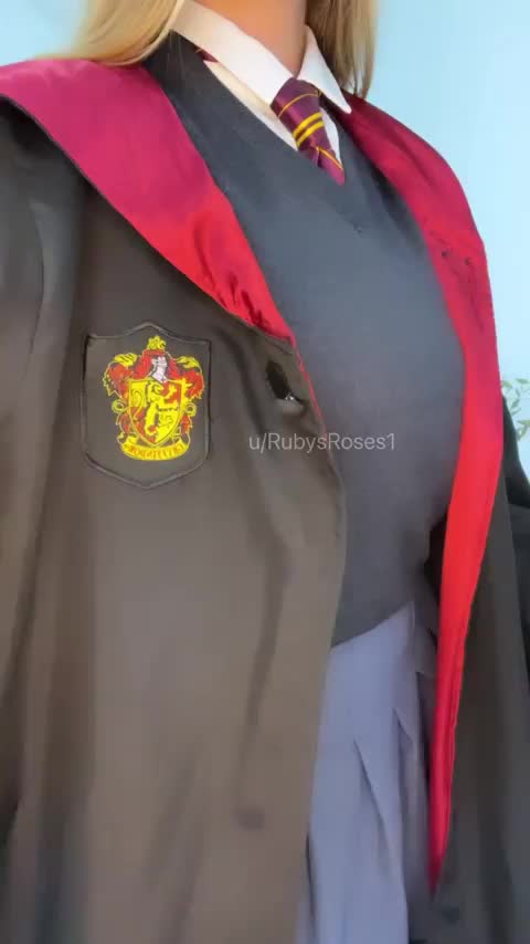 I won’t stop riding your broomstick until I’m knocked up good and proper : video clip