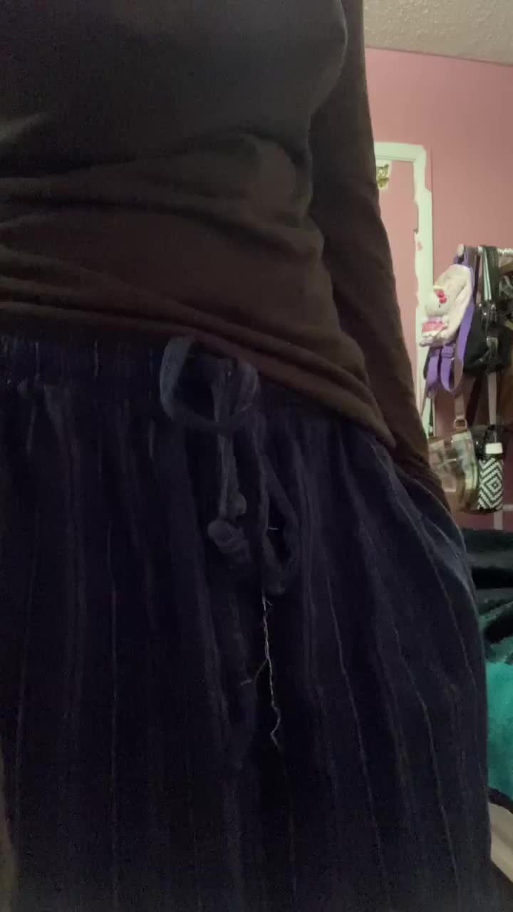 Let me be your 5 foot girlfriend, play Mario Kart with you, clean for you, and swallow your loads every night : video clip
