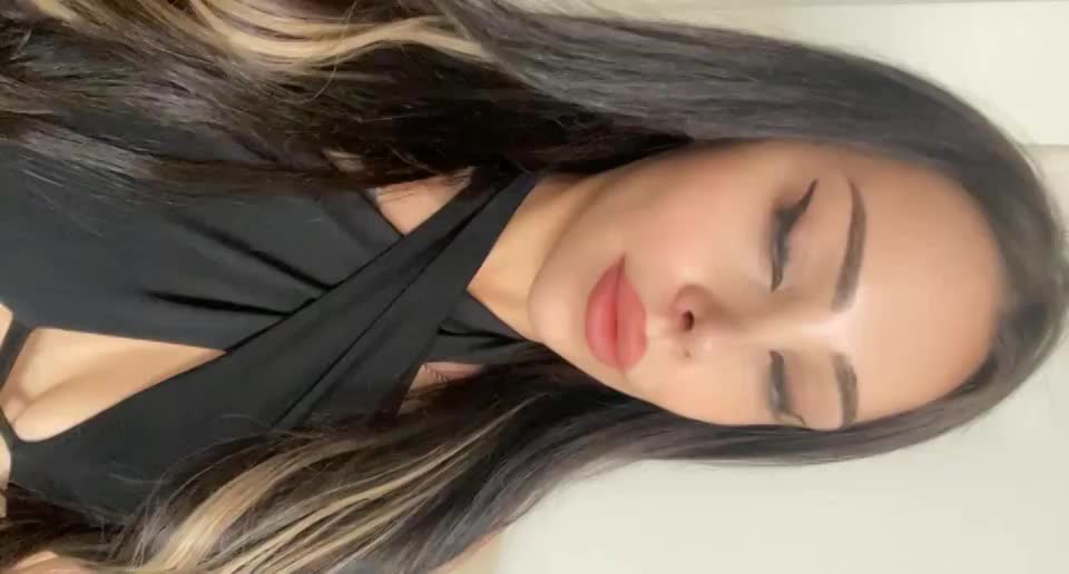 I don’t want to be broken… Please, have mercy! I will be a good girl now, I promise! 😭 : video clip