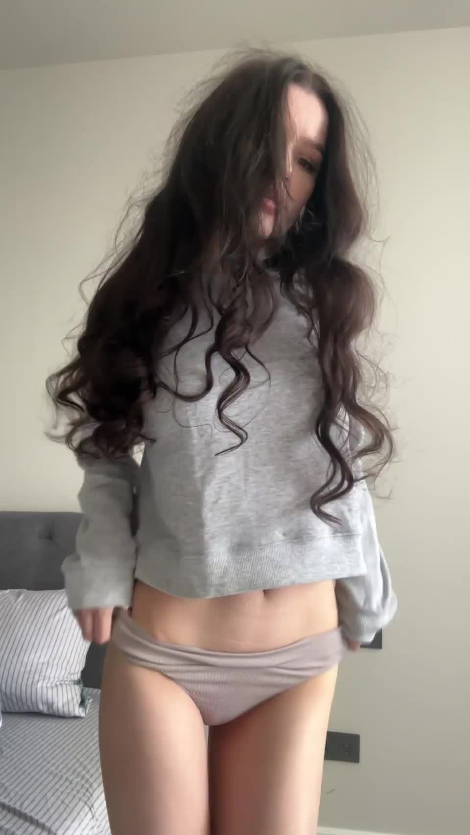 Allow me to wrap my legs around you : video clip