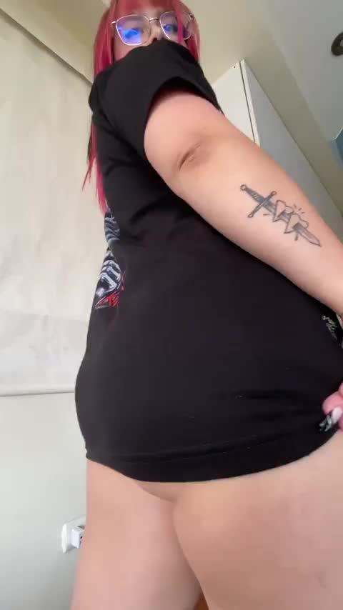 I only want your face for to use like a chair : video clip