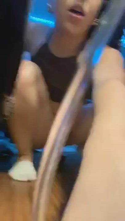 Big ass brunette riding floor dildo : video clip