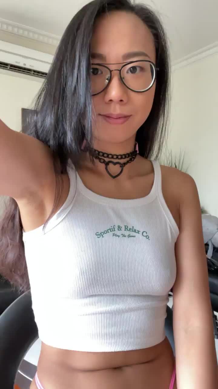 Do you like small chinese girls with freshly waxed pussies? 😊 : video clip