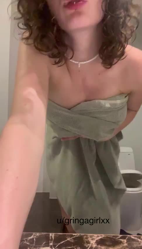 Big titties under my towel😏 : video clip