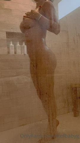 Stef G in the shower : video clip