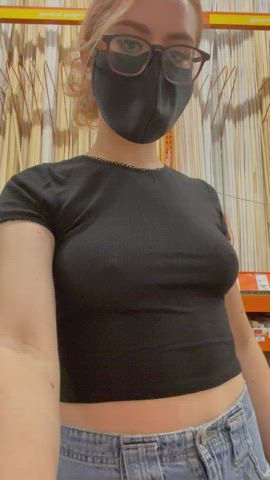 [GIF] mini striptease in the home depot.. need any wood??😋 : video clip