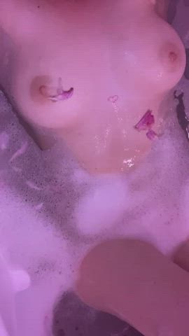 I like to be naughty in the bath 🔥 : video clip
