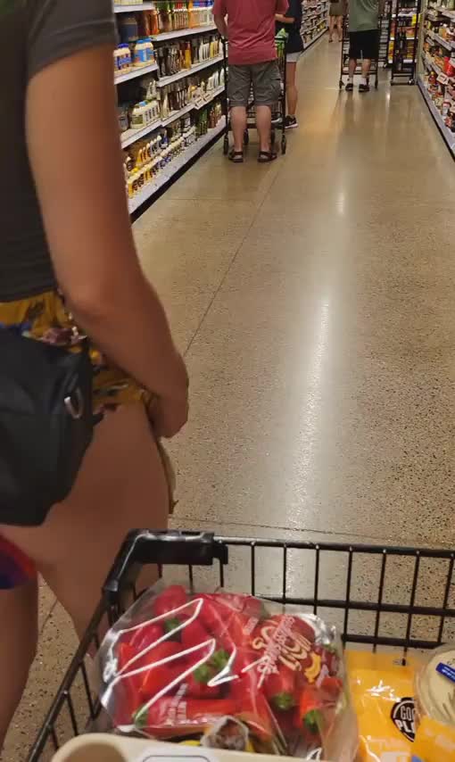 If I'm out in public, I'm (f)lashing. : video clip