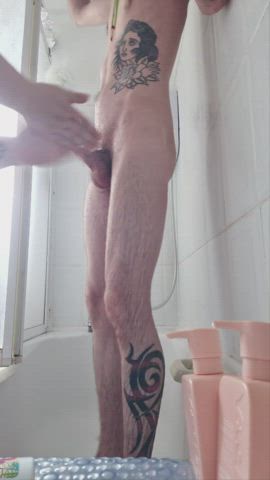 Girlfriend helps me in the shower : video clip