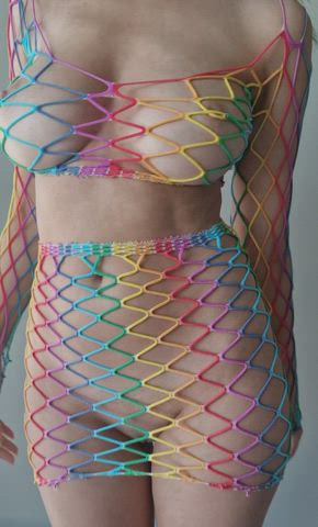 Colorful fishnets outfit for today : video clip