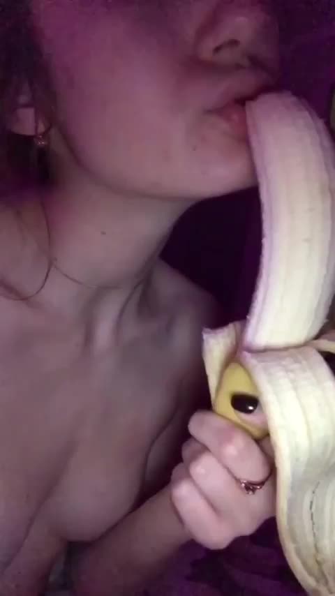 Can I suck your banana? : video clip