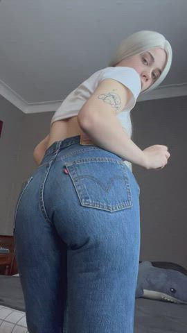 Do you like my ass in these jeans? : video clip