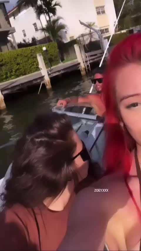 An entire yacht full of people caught me flashing : video clip