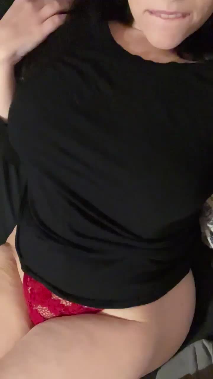 I’d love for you to cum all over my thick, curvy body : video clip