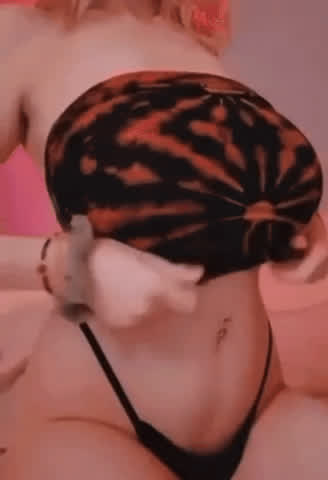 Hugeeee titty drop : video clip