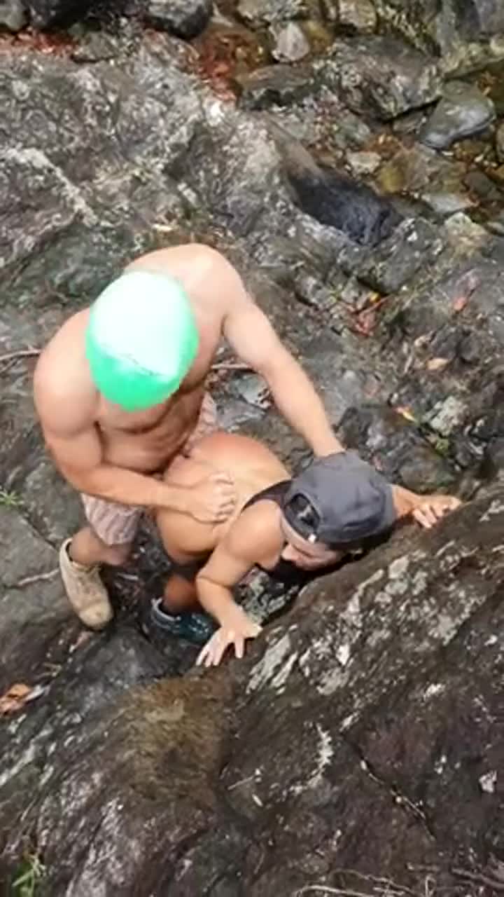 love when this happens on a hike [oc] : video clip