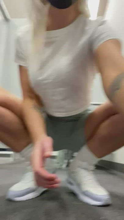 I love getting naughty in the changing rooms : video clip