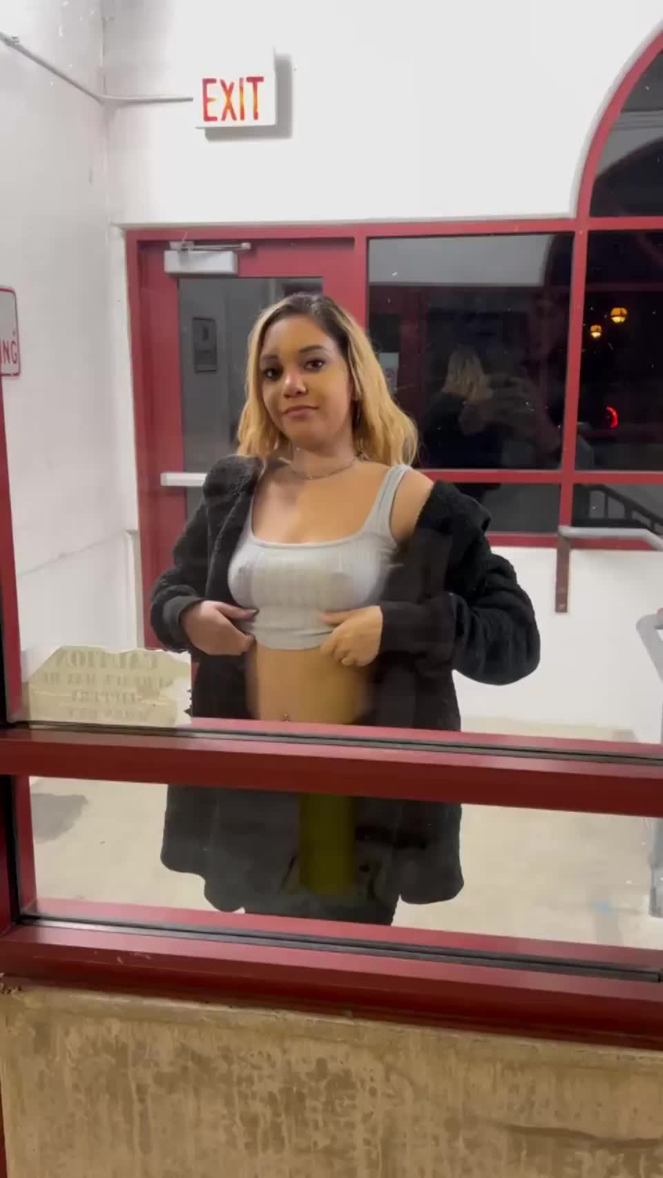 Would any daddy like to fuck me in public?💓 : video clip