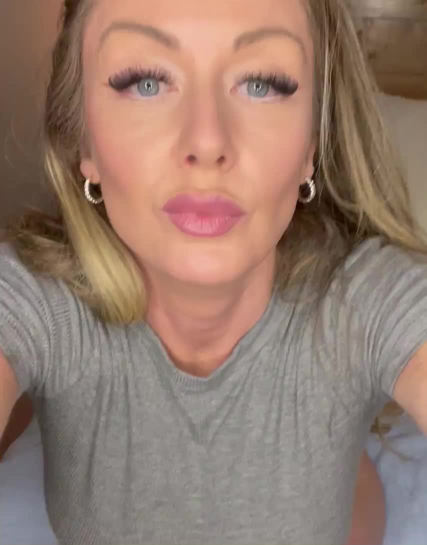 hold on to these hips while you cum deep in my milf pussy : video clip