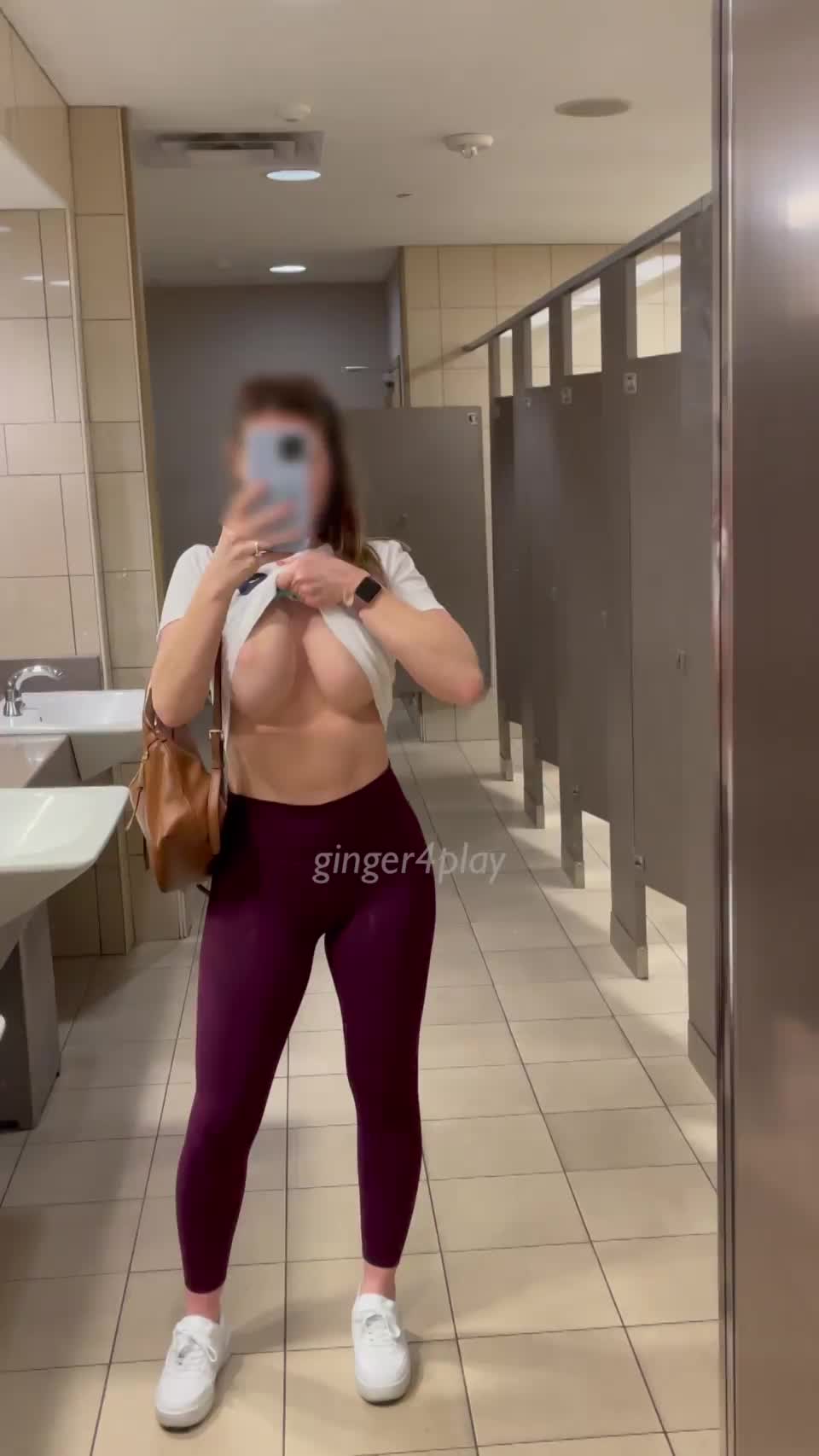 Office bathroom is so lonely : video clip