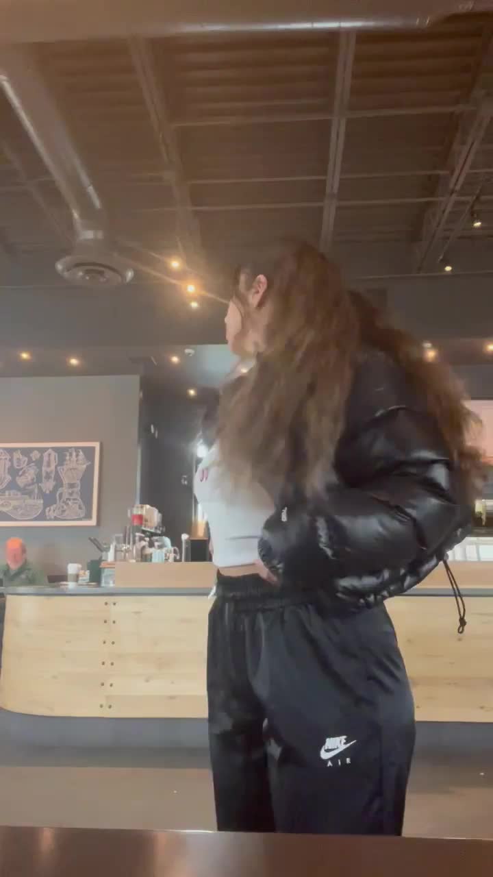 Sneaky flash at Starbucks : video clip