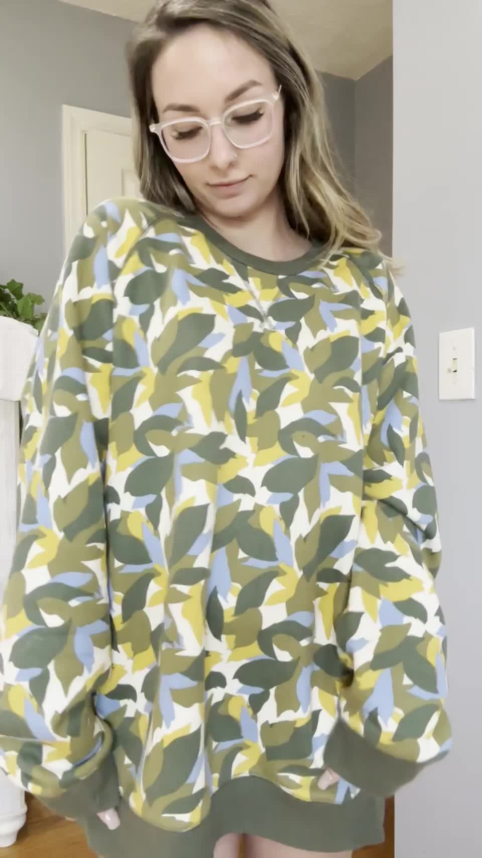 How I dress when I come over : video clip