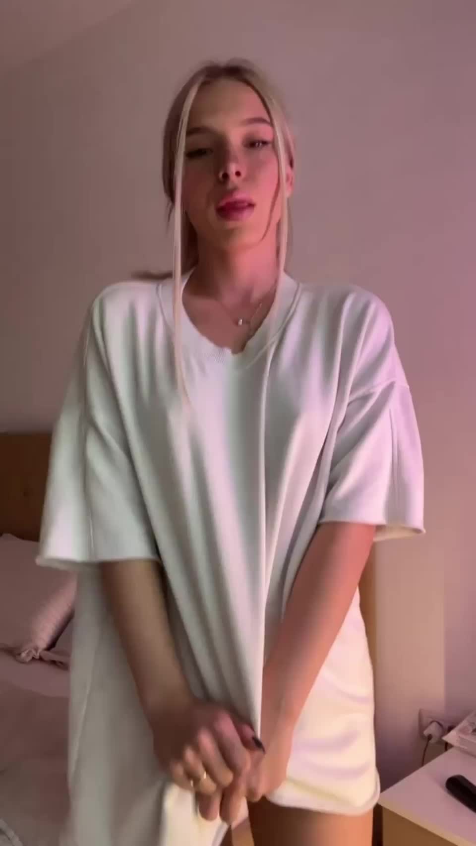 My body is designed to be perfect in every angle : video clip