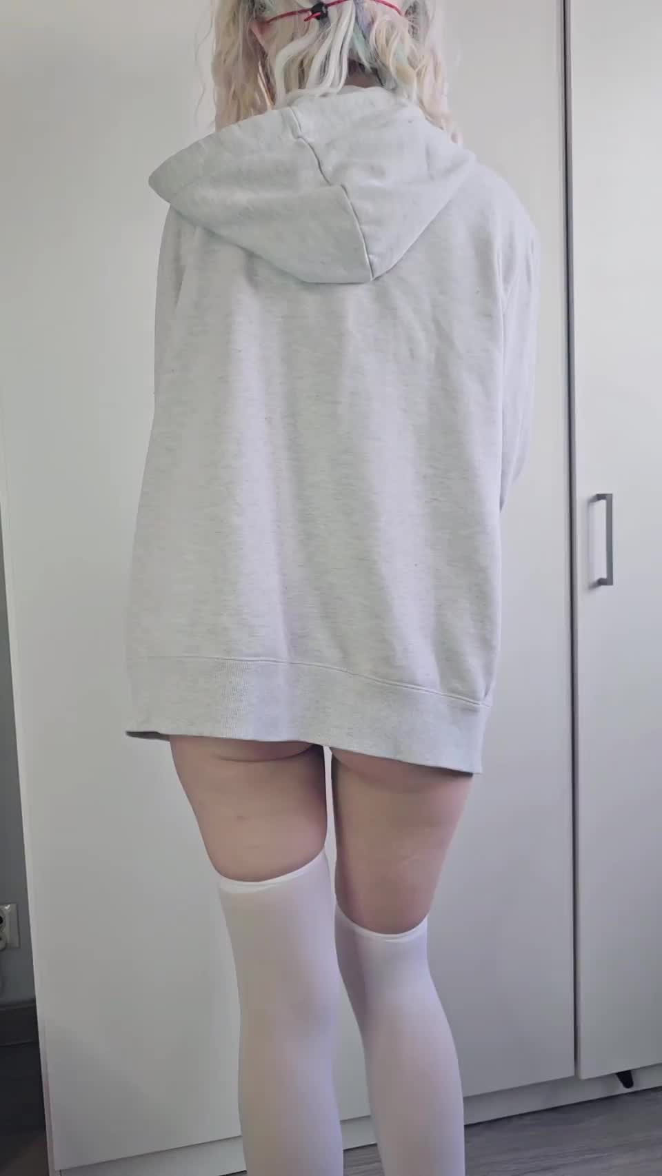 Could I convince you to creampie me? : video clip