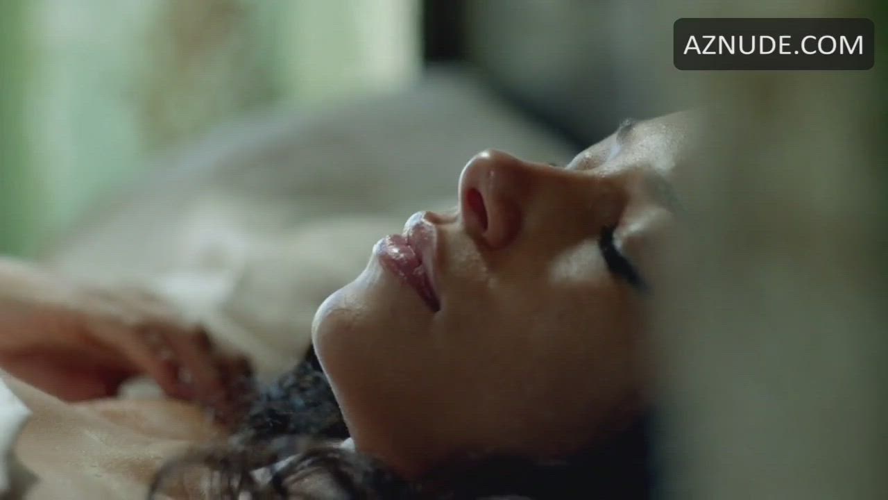 Hannah New and Jessica Parker Kennedy in Black sails : video clip