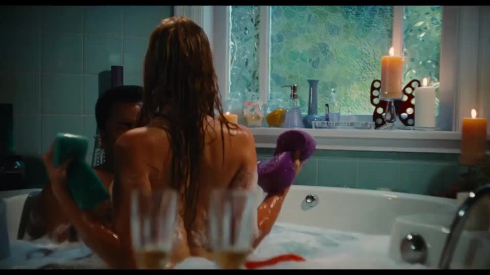 Jessica Pare's Nude in Hot Tub Time Machine (2005) : video clip