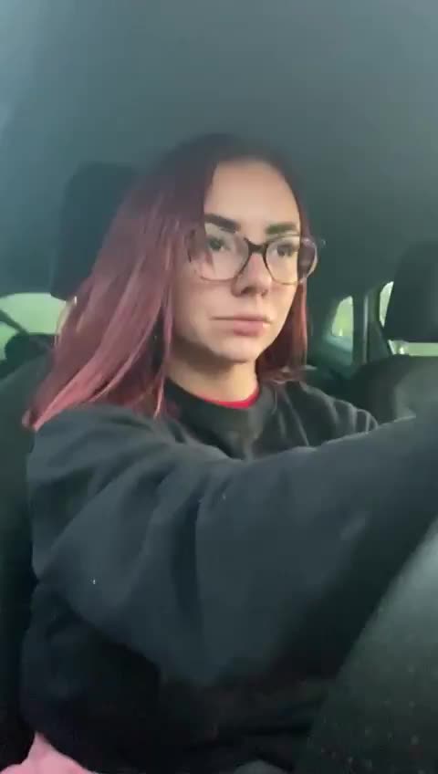 Flashing in my car! The guy next to me was VERY happy 😇 [GIF] : video clip