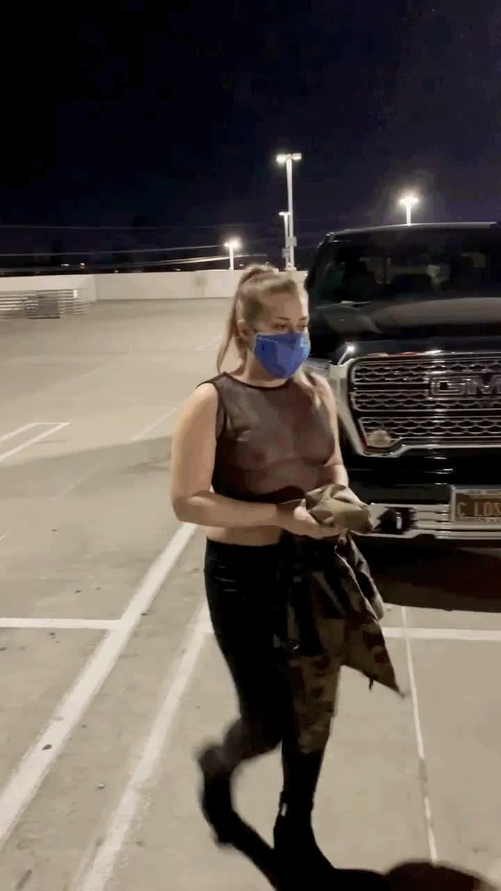 [gif] Meet me In the parking lot 🥰😜🥰 : video clip