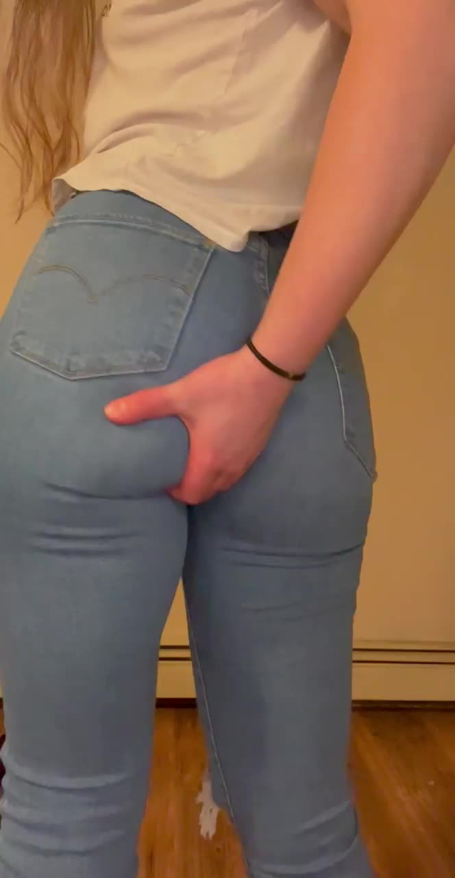 would my ass in jeans give you a boner?😇 : video clip