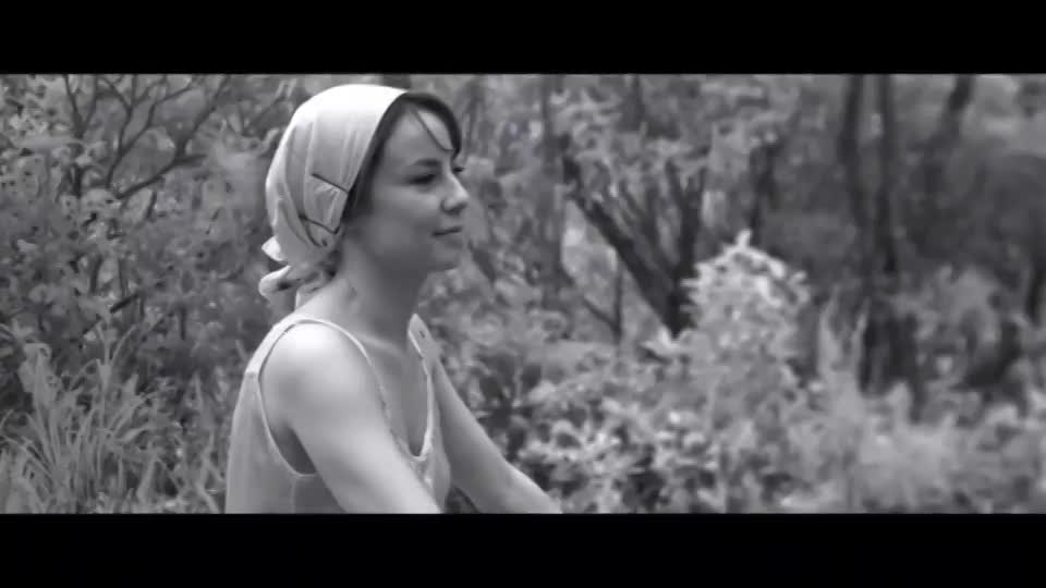 Andréia Horta showing her beautiful brazilian boobs in movie O Jardim Secreto de Mariana (2021) : video clip
