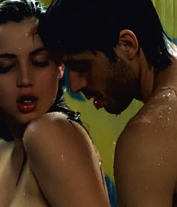 He got paid for doing this with Ana de Armas : video clip