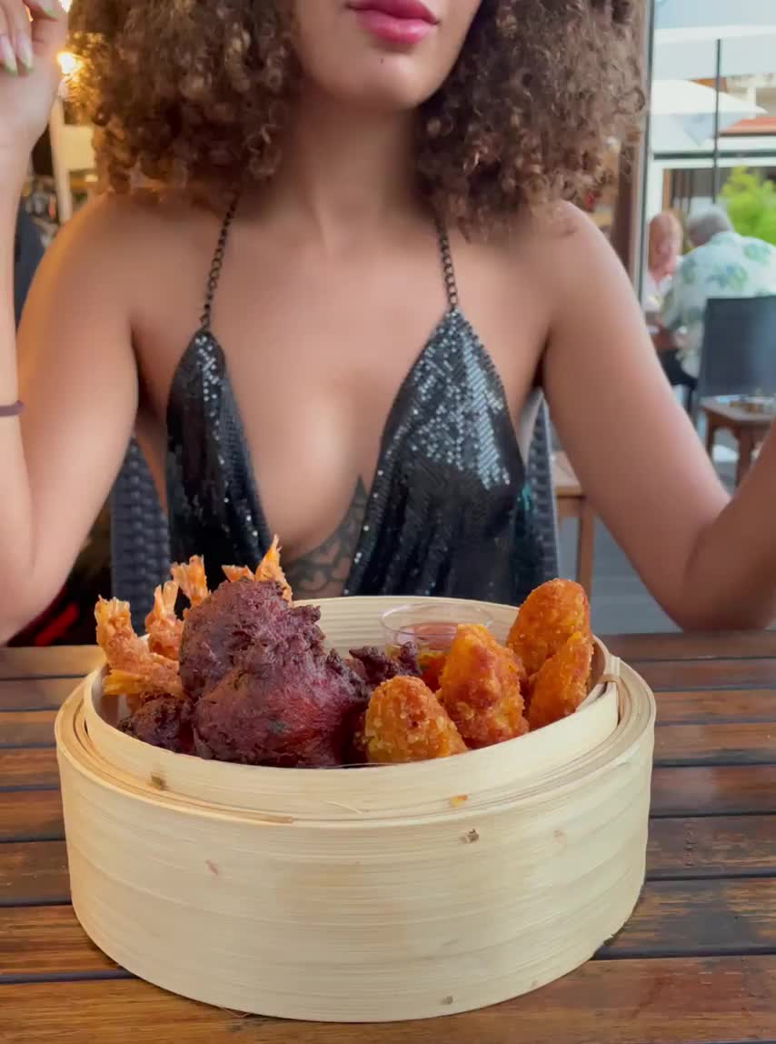 Do you prefer to eat what's on your plate or eat my breasts? [GIF] : video clip