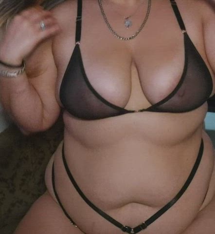 Curves and lingerie : video clip