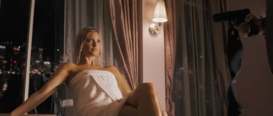 Holly Valance in "DOA: Dead Or Alive" (2006) : video clip