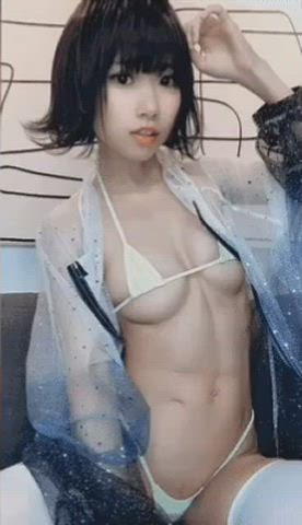 Name of this asian girl with abs : video clip