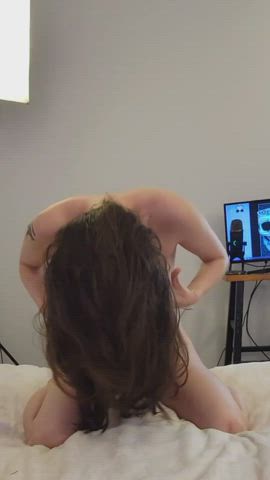 she luvs sucking the cum out : video clip