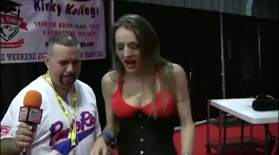 Natasha Starr Dry Humping A Fan On Avn Event : video clip