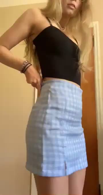Does anyone want to cum inside a girl with daddy issues? : video clip