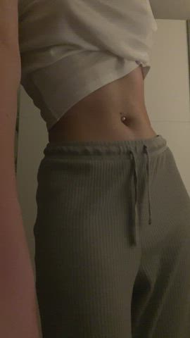 My new sweats are hiding my best part : video clip