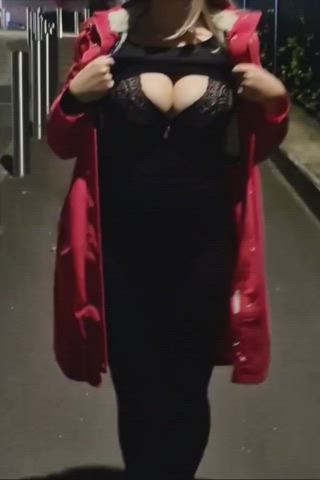 It was very cold out [gif] : video clip