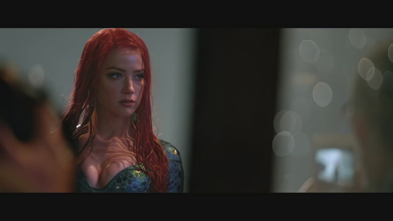 I don't like Amber Heard but... boobs. : video clip