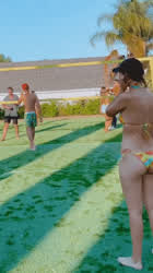 Victoria Justice perfect Ass in Bikini : video clip