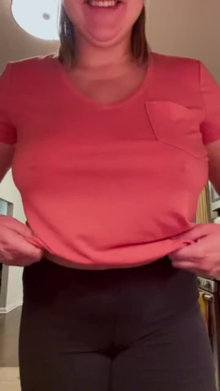 Mom Titty drop [OC] : video clip