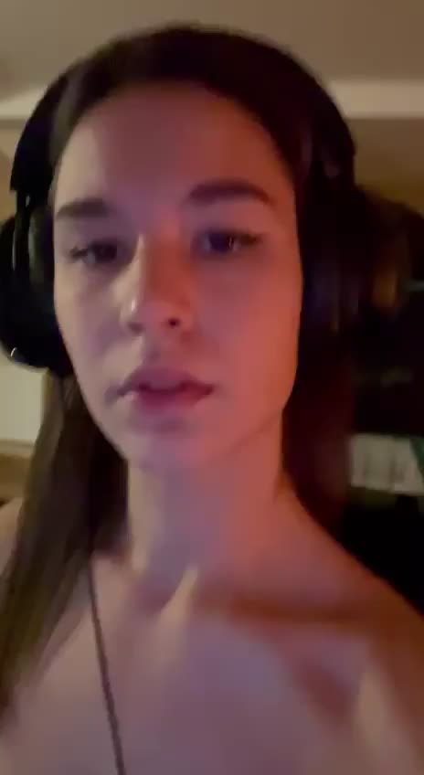 Would you rather be my teammate or roommate ? : video clip