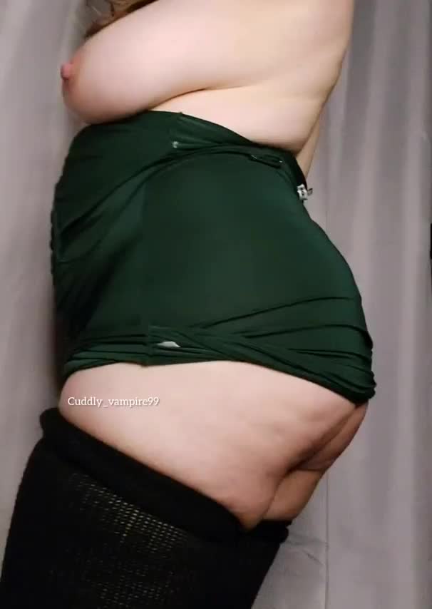 I need to sit my big ass on your face : video clip
