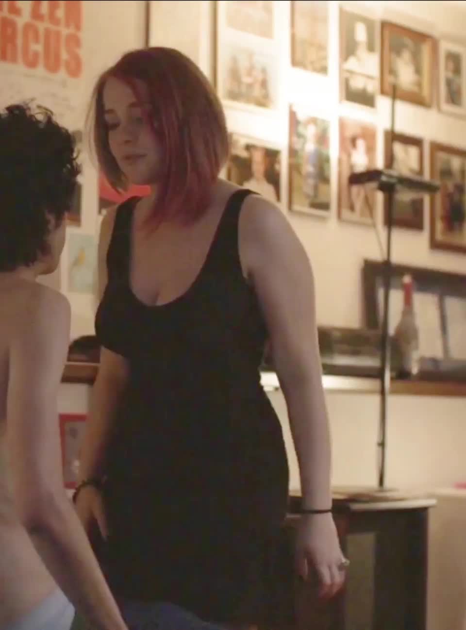 Miriana Raschilla in “Short Skin" : video clip